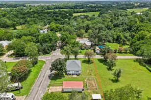 406 Live Oak St, Smithville, TX 78957 - Photo 37