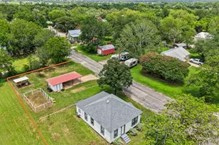 406 Live Oak St, Smithville, TX 78957 - Photo 35