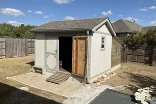 905 Academy Oaks Dr, San Marcos, TX 78666 - Photo 15