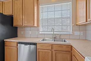 8800 Hazelhurst Dr, Austin, TX 78729 - Photo 15