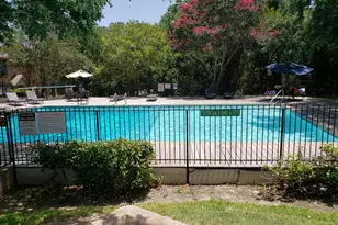 2002 Voltaire Dr, Austin, TX 78752 - Photo 39