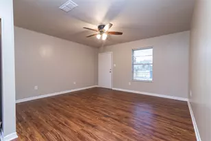97 Peach St, Luling, TX 78648 - Photo 3