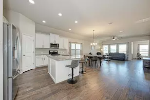 136 Finley St, Hutto, TX 78634 - Photo 5