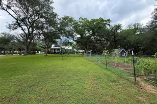 306 5th Ave, Smithville, TX 78957 - Photo 37