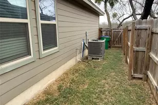 618 Oak Ln, Cottonwood Shores, TX 78657 - Photo 27