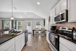 20703 Ridgeview Rd, Lago Vista, TX 78645 - Photo 17