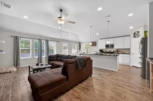 20703 Ridgeview Rd, Lago Vista, TX 78645 - Photo 7