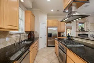 1016 Merlene Dr, Austin, TX 78732 - Photo 7