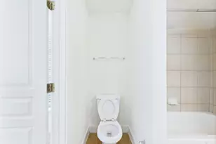 711 W 32nd St, Austin, TX 78705 - Photo 11