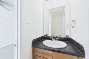 711 W 32nd St, Austin, TX 78705 - Photo 15