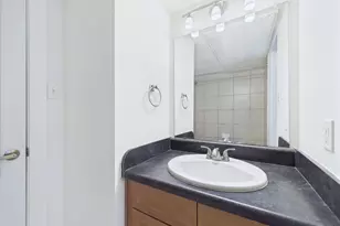 711 W 32nd St, Austin, TX 78705 - Photo 13