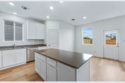 111 Blackfoot Daisy Path, San Marcos, TX 78666 - Photo 5