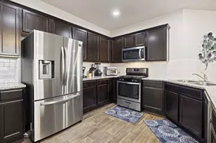 204 Rochester Ln, Hutto, TX 78634 - Photo 9