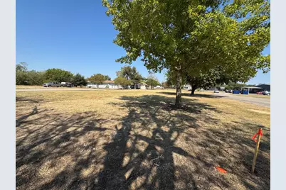 300 E Austin Avenue, Hutto, TX 78634 - Photo 5