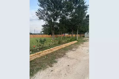 401 Ride Out Boulevard, Elgin, TX 78621 - Photo 3