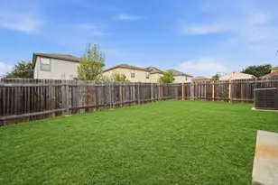 5624 Sunday Silence Dr, Del Valle, TX 78617 - Photo 23