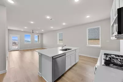 8013 Shining Flor Run, Lago Vista, TX 78645 - Photo 15