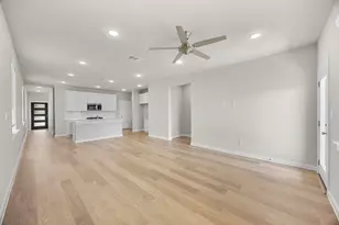 8013 Shining Flor Run, Lago Vista, TX 78645 - Photo 11