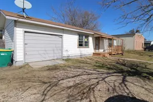 1411 W Main St, Gatesville, TX 76528 - Photo 3