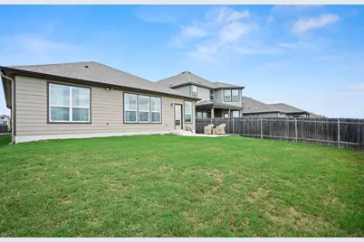 8213 Knoxville Trail, Austin, TX 78744 - Photo 19
