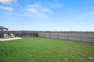 8213 Knoxville Trl, Austin, TX 78744 - Photo 21
