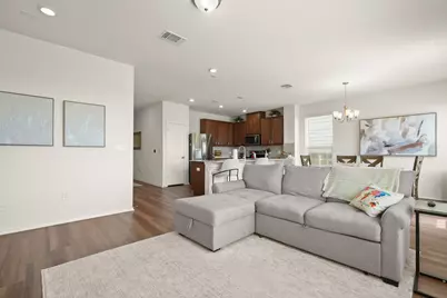 8213 Knoxville Trail, Austin, TX 78744 - Photo 7