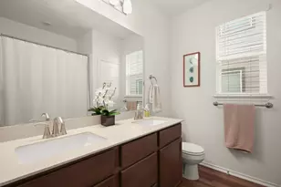 8213 Knoxville Trl, Austin, TX 78744 - Photo 17