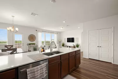 8213 Knoxville Trail, Austin, TX 78744 - Photo 5