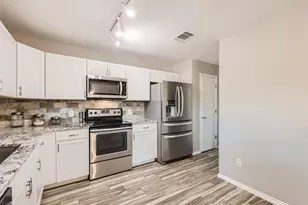 338 Liberty St, Hutto, TX 78634 - Photo 7