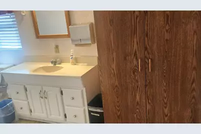 122 N Avenue E Avenue, Shiner, TX 77984 - Photo 9