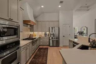 12516 Uvalde Creek Dr, Austin, TX 78732 - Photo 11