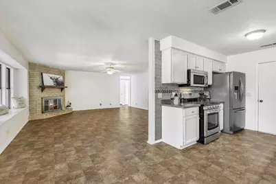 10104 Woodland Village Drive, Austin, TX 78750 - Photo 11