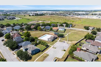 211 Brookside Street, Hutto, TX 78634 - Photo 33