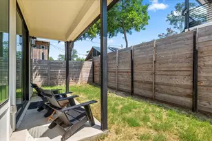 2104 E 2nd St, Austin, TX 78702 - Photo 21