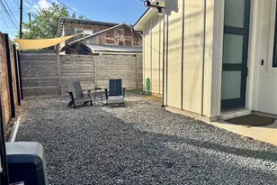 2104 E 2nd St, Austin, TX 78702 - Photo 23