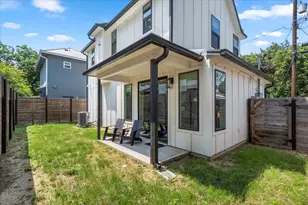 2104 E 2nd St, Austin, TX 78702 - Photo 13