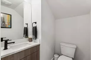 2104 E 2nd St, Austin, TX 78702 - Photo 9