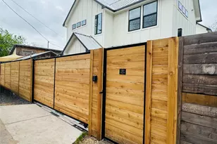 2104 E 2nd St, Austin, TX 78702 - Photo 27