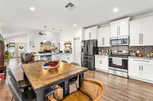 205 Hanauma Dr, Bastrop, TX 78602 - Photo 15