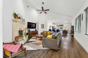 205 Hanauma Dr, Bastrop, TX 78602 - Photo 5