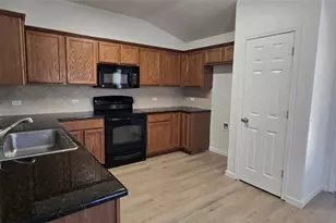 606 Lakemont Dr, Hutto, TX 78634 - Photo 13