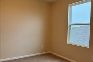 105 Rainey Dr, Jarrell, TX 76537 - Photo 11