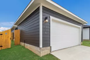 313 El Seibo Ln, Bastrop, TX 78602 - Photo 17