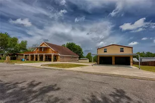 113 Thiele Dr, Yoakum, TX 77995 - Photo 3