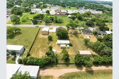 113 Thiele Drive, Yoakum, TX 77995 - Photo 33