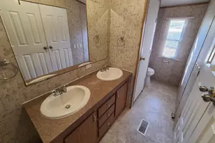 374 Plum St, Bastrop, TX 78602 - Photo 7