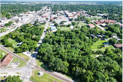 505 N Commerce Street, Lockhart, TX 78644 - Photo 11