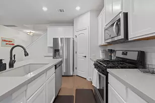 6113 Dumfries Ln, Austin, TX 78744 - Photo 23