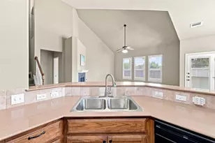 2409 Dovetail St, Pflugerville, TX 78660 - Photo 5