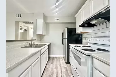 7304 Twin Crest Drive #105, Austin, TX 78752 - Photo 5